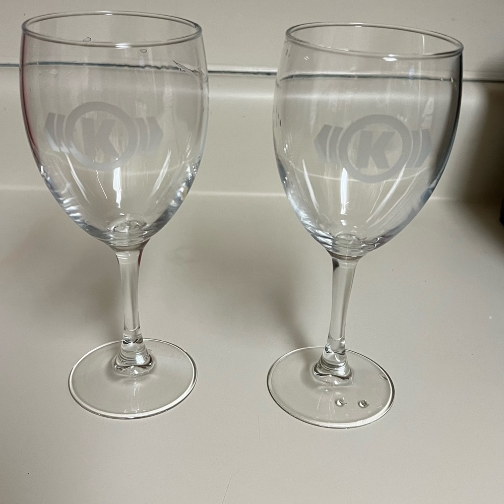 White Elegant Drinkware Set for Dining